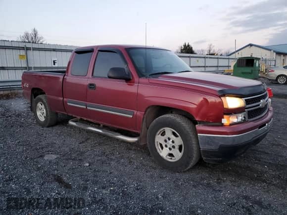 2006 Chevrolet Silverado 1500 LS z VIN 1GCEK19V36Z107360, wystawiony jako Copart lot #82951684 z przebiegiem 226 564 mil mil oraz Szkoda całkowita • Salvage title. Historia ofert i sprzedaży dostępna na DreamBid. Obrazek 4.