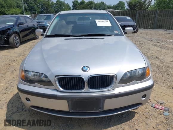 ✅ 2002 BMW 3 Series 325i • VIN: WBAEV33402KL72398 • Lot: 42596344. Listed on IAAI with 90,885 mi. Free auction sales archive from the USA and detailed vehicle history report at DreamBid. Image 6.