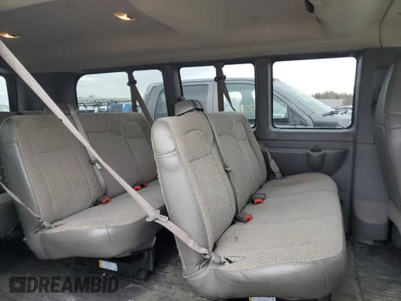 2017 Chevrolet Express Passenger LT z VIN 1GAWGFFF8H1244398, wystawiony jako Copart lot #51238305 z przebiegiem 127 510 mil mil oraz Szkoda całkowita • Salvage title. Historia ofert i sprzedaży dostępna na DreamBid. Obrazek 11.