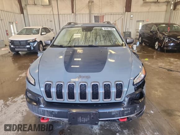 ✅ 2014 Jeep Cherokee Trailhawk • VIN: 1C4PJMBS9EW172520 • Lot: 85901385. Wystawiony na Copart z przebiegiem 159 978 mil. Bezpłatny archiwum sprzedaży aukcyjnych z USA i szczegółowy raport historii pojazdu na DreamBid. Zdjęcie 5.
