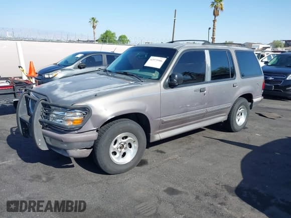 ✅ 1996 Ford Explorer XL • VIN: 1FMDU34X5TZB86872 • Lot: 42573906. Listed on IAAI with 118,304 mi. Free auction sales archive from the USA and detailed vehicle history report at DreamBid. Image 2.