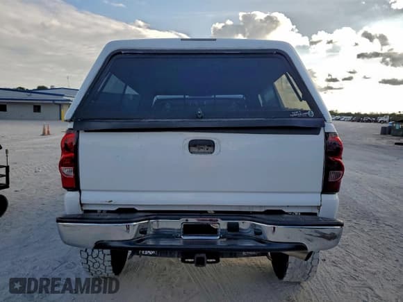 ✅ 2006 Chevrolet Silverado 2500HD Work Truck • VIN: 1GCHK29U06E267732 • Лот: 94176845. Опубликован ранее на Copart с пробегом 263 404 миль. Бесплатный доступ к архиву аукционных продаж из США и подробный отчёт об истории автомобиля на DreamBid. Изображение 6.