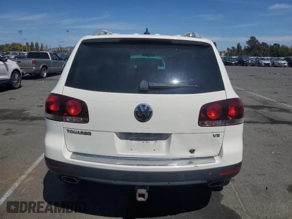 ✅ 2008 Volkswagen Touareg • VIN: WVGCB77L38D062055 • Лот: 71731185. Опубликован ранее на Copart с пробегом 108 656 миль. Бесплатный доступ к архиву аукционных продаж из США и подробный отчёт об истории автомобиля на DreamBid. Изображение 6.