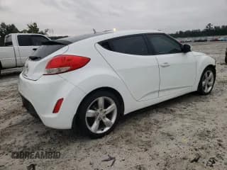 ✅ 2013 Hyundai Veloster w/Gray Int • VIN: KMHTC6AD5DU103563 • Lot: 70895864. Wystawiony na Copart z przebiegiem 86 651 mil. Bezpłatny archiwum sprzedaży aukcyjnych z USA i szczegółowy raport historii pojazdu na DreamBid. Zdjęcie 3.