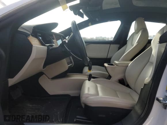 ✅ 2020 Tesla Model S Long Range • VIN: 5YJSA1E20LF397964 • Lot: 61790625. Wystawiony na Copart z przebiegiem 70 653 mil. Bezpłatny archiwum sprzedaży aukcyjnych z USA i szczegółowy raport historii pojazdu na DreamBid. Zdjęcie 7.