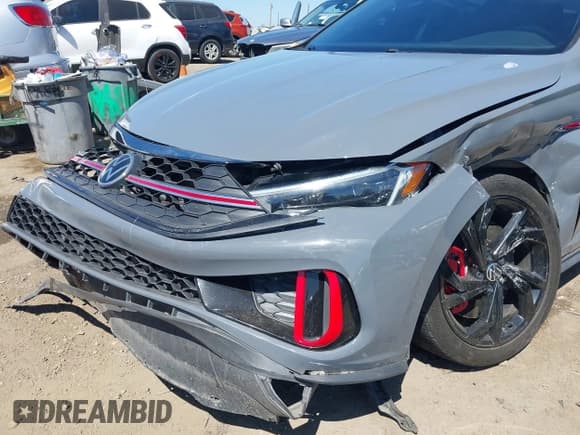 ✅ 2023 Volkswagen Jetta Autobahn • VIN: 3VW2T7BU2PM008470 • Lot: 43145452. Wystawiony na IAAI z przebiegiem 53 129 mil. Bezpłatny archiwum sprzedaży aukcyjnych z USA i szczegółowy raport historii pojazdu na DreamBid. Zdjęcie 6.