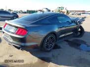 ✅ 2020 Ford Mustang EcoBoost Premium • VIN: 1FA6P8THXL5141998 • Lot: 43567131. Wystawiony na IAAI z przebiegiem 28 021 mil. Bezpłatny archiwum sprzedaży aukcyjnych z USA i szczegółowy raport historii pojazdu na DreamBid. Zdjęcie 4.