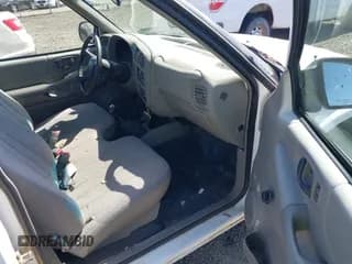 ✅ 2001 Chevrolet S-10 • VIN: 1GCCS145318251682 • Лот: 42067520. Опубликован ранее на IAAI с пробегом Не указан. Бесплатный доступ к архиву аукционных продаж из США и подробный отчёт об истории автомобиля на DreamBid. Изображение 5.