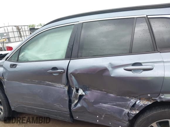 ✅ 2023 Toyota Corolla Cross XLE • VIN: 7MUDAAAG4PV062515 • Lot: 42323389. Listed on IAAI with 30,092 mi. Free auction sales archive from the USA and detailed vehicle history report at DreamBid. Image 14.