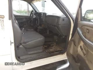 ✅ 1999 Chevrolet Silverado 2500 • VIN: 1GCFC24TXXE211950 • Lot: 43187898. Wystawiony na IAAI z przebiegiem 147 669 mil. Bezpłatny archiwum sprzedaży aukcyjnych z USA i szczegółowy raport historii pojazdu na DreamBid. Zdjęcie 5.