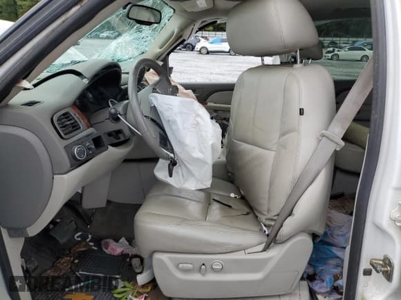 ✅ 2011 Chevrolet Suburban LT • VIN: 1GNSCJE07BR371113 • Lot: 73305634. Wystawiony na Copart z przebiegiem 182 465 mil. Bezpłatny archiwum sprzedaży aukcyjnych z USA i szczegółowy raport historii pojazdu na DreamBid. Zdjęcie 7.