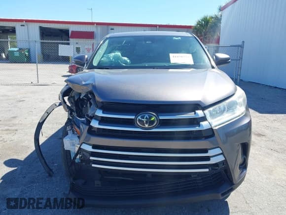 ✅ 2019 Toyota Highlander LE • VIN: 5TDZZRFHXKS334616 • Lot: 41858772. Listed on IAAI with 243,736 mi. Free auction sales archive from the USA and detailed vehicle history report at DreamBid. Image 13.
