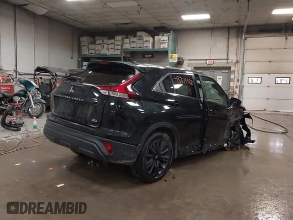 ✅ 2023 Mitsubishi Eclipse Cross LE • VIN: JA4ATVAA5PZ014587 • Lot: 43329980. Wystawiony na IAAI z przebiegiem 60 851 mil. Bezpłatny archiwum sprzedaży aukcyjnych z USA i szczegółowy raport historii pojazdu na DreamBid. Zdjęcie 4.