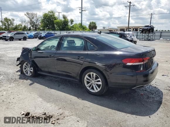 ✅ 2021 Volkswagen Passat S • VIN: 1VWAA7A38MC001174 • Lot: 70487915. Wystawiony na Copart z przebiegiem 62 396 mil. Bezpłatny archiwum sprzedaży aukcyjnych z USA i szczegółowy raport historii pojazdu na DreamBid. Zdjęcie 2.
