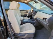 ✅ 2023 Chevrolet Traverse LS • VIN: 1GNERFKW0PJ319698 • Lot: 85741975. Wystawiony na Copart z przebiegiem 42 554 mil. Bezpłatny archiwum sprzedaży aukcyjnych z USA i szczegółowy raport historii pojazdu na DreamBid. Zdjęcie 7.