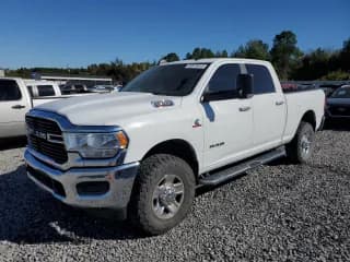 ✅ 2019 Ram 2500 Big Horn • VIN: 3C6UR5DL9KG629383 • Lot: 82616615. Wystawiony na Copart z przebiegiem 131 356 mil. Bezpłatny archiwum sprzedaży aukcyjnych z USA i szczegółowy raport historii pojazdu na DreamBid. Zdjęcie 1.