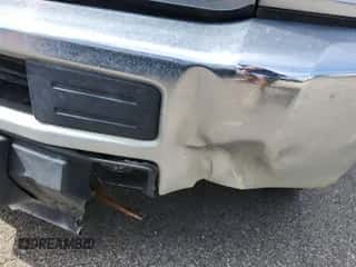 2015 Chevrolet Silverado 2500HD Work Truck z VIN 1GC1CUEG6FF672093, wystawiony jako IAAI lot #43376389 z przebiegiem 77 618 mil mil oraz . Historia ofert i sprzedaży dostępna na DreamBid. Obrazek 1.