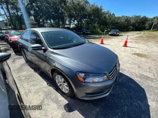 ✅ 2014 Volkswagen Passat S • VIN: 1VWAS7A37EC121076 • Lot: 93136695. Wystawiony na Copart z przebiegiem 161 885 mil. Bezpłatny archiwum sprzedaży aukcyjnych z USA i szczegółowy raport historii pojazdu na DreamBid. Zdjęcie 1.