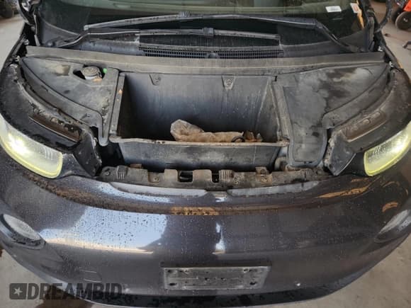 ✅ 2015 BMW i3 • VIN: WBY1Z4C57FV279157 • Lot: 70302465. Wystawiony na Copart z przebiegiem 121 706 mil. Bezpłatny archiwum sprzedaży aukcyjnych z USA i szczegółowy raport historii pojazdu na DreamBid. Zdjęcie 11.