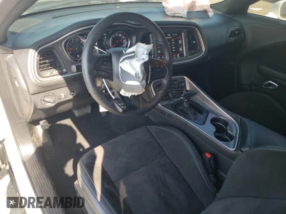 ✅ 2022 Dodge Challenger R/T • VIN: 2C3CDZBTXNH230570 • Lot: 63349754. Wystawiony na Copart z przebiegiem 21 490 mil. Bezpłatny archiwum sprzedaży aukcyjnych z USA i szczegółowy raport historii pojazdu na DreamBid. Zdjęcie 8.