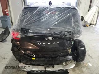 ✅ 2021 Hyundai Venue SEL • VIN: KMHRC8A39MU129631 • Lot: 83496124. Listed on Copart with 43,572 mi. Free auction sales archive from the USA and detailed vehicle history report at DreamBid. Image 6.