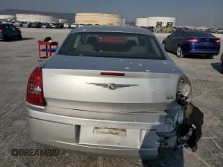 ✅ 2010 Chrysler 300 Touring • VIN: 2C3CA4CD0AH251411 • Lot: 50708395. Wystawiony na Copart z przebiegiem 172 687 mil. Bezpłatny archiwum sprzedaży aukcyjnych z USA i szczegółowy raport historii pojazdu na DreamBid. Zdjęcie 6.