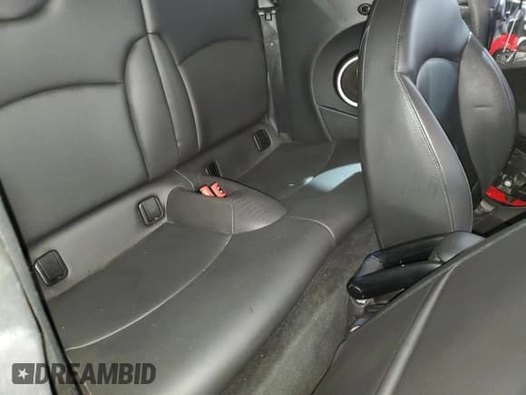 ✅ 2014 MINI Convertible S • VIN: WMWZP3C5XET706388 • Lot: 51065435. Wystawiony na Copart z przebiegiem 122 379 mil. Bezpłatny archiwum sprzedaży aukcyjnych z USA i szczegółowy raport historii pojazdu na DreamBid. Zdjęcie 11.