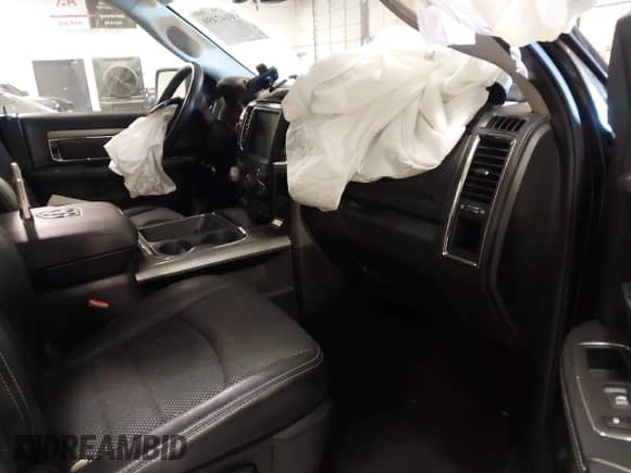 2017 Ram 1500 Night z VIN 1C6RR7MT0HS831726, wystawiony jako IAAI lot #41642459 z przebiegiem 90 423 mil mil oraz . Historia ofert i sprzedaży dostępna na DreamBid. Obrazek 5.