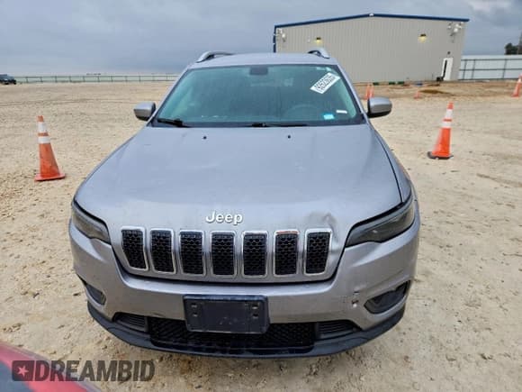 ✅ 2019 Jeep Cherokee Latitude • VIN: 1C4PJLCB9KD164899 • Lot: 92623635. Wystawiony na Copart z przebiegiem 88 838 mil. Bezpłatny archiwum sprzedaży aukcyjnych z USA i szczegółowy raport historii pojazdu na DreamBid. Zdjęcie 5.