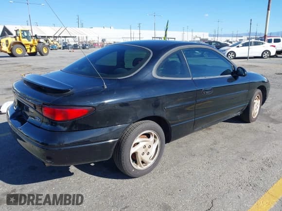 ✅ 1999 Ford Escort Cool • VIN: 3FAKP1134XR171885 • Lot: 43826585. Wystawiony na IAAI z przebiegiem 259 372 mil. Bezpłatny archiwum sprzedaży aukcyjnych z USA i szczegółowy raport historii pojazdu na DreamBid. Zdjęcie 4.