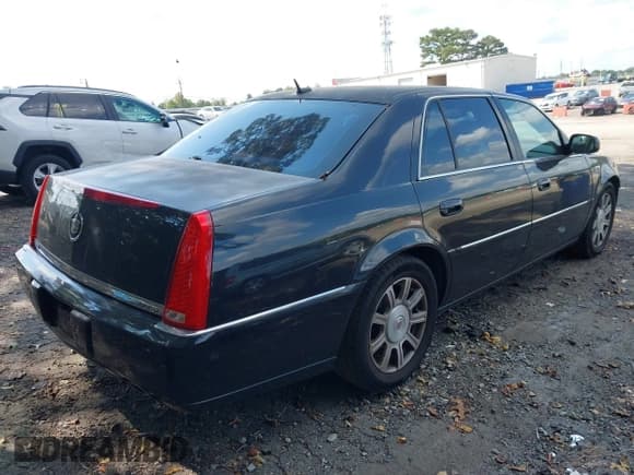 ✅ 2008 Cadillac DTS 1SC • VIN: 1G6KD57Y88U190885 • Lot: 43277311. Wystawiony na IAAI z przebiegiem 166 125 mil. Bezpłatny archiwum sprzedaży aukcyjnych z USA i szczegółowy raport historii pojazdu na DreamBid. Zdjęcie 4.