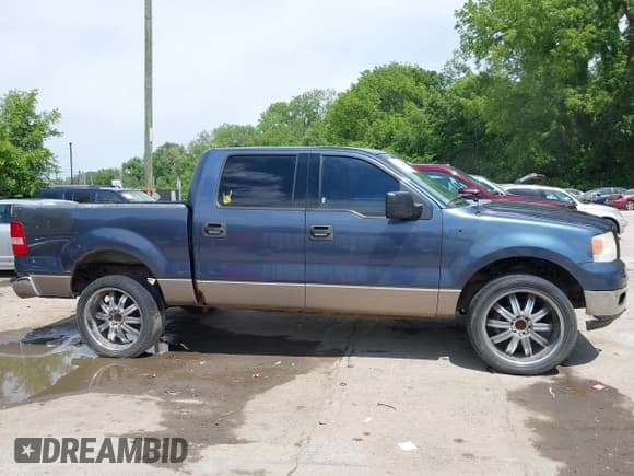 ✅ 2004 Ford F-150 XLT • VIN: 1FTRW14WX4KC75749 • Lot: 42326473. Wystawiony na IAAI z przebiegiem 399 552 mil. Bezpłatny archiwum sprzedaży aukcyjnych z USA i szczegółowy raport historii pojazdu na DreamBid. Zdjęcie 13.