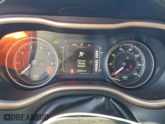 ✅ 2014 Jeep Cherokee Latitude • VIN: 1C4PJLCB1EW131677 • Lot: 93471545. Listed on Copart with 156,823 mi. Free auction sales archive from the USA and detailed vehicle history report at DreamBid. Image 9.