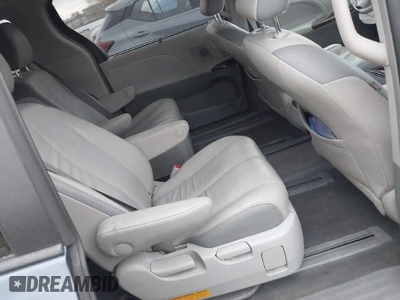 ✅ 2013 Toyota Sienna XLE • VIN: 5TDDK3DC1DS062849 • Lot: 41510296. Listed on IAAI with 100,178 mi. Free auction sales archive from the USA and detailed vehicle history report at DreamBid. Image 8.