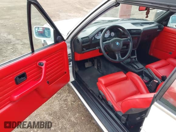 1990 BMW 3 Series с VIN WBABB2304LEC20159, выставлен на аукционе IAAI как лот 42037720 с пробегом 77 902 миль миль и . История ставок и продаж доступна на DreamBid. Изображение 14.