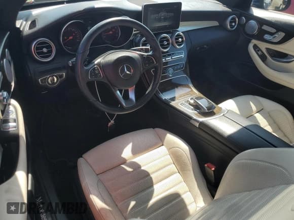 ✅ 2018 Mercedes-Benz C 300 • VIN: WDDWJ4KB1JF603394 • Lot: 61878345. Wystawiony na Copart z przebiegiem 54 841 mil. Bezpłatny archiwum sprzedaży aukcyjnych z USA i szczegółowy raport historii pojazdu na DreamBid. Zdjęcie 8.