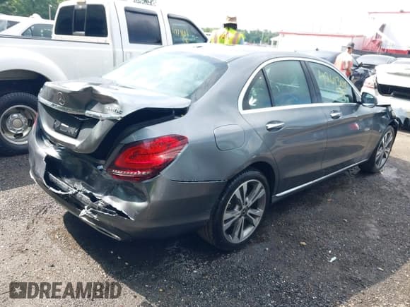 ✅ 2021 Mercedes-Benz C 300 • VIN: W1KWF8EB0MR637737 • Lot: 42613010. Wystawiony na IAAI z przebiegiem 71 368 mil. Bezpłatny archiwum sprzedaży aukcyjnych z USA i szczegółowy raport historii pojazdu na DreamBid. Zdjęcie 4.