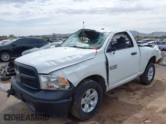 2017 Ram 1500 Tradesman z VIN 3C6JR6AG2HG721847, wystawiony jako IAAI lot #43230943 z przebiegiem 195 100 mil mil oraz . Historia ofert i sprzedaży dostępna na DreamBid. Obrazek 6.