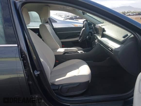 2025 Hyundai Sonata SEL с VIN KMHL64JA6SA438153, выставлен на аукционе IAAI как лот 43512153 с пробегом 21 766 миль миль и . История ставок и продаж доступна на DreamBid. Изображение 5.