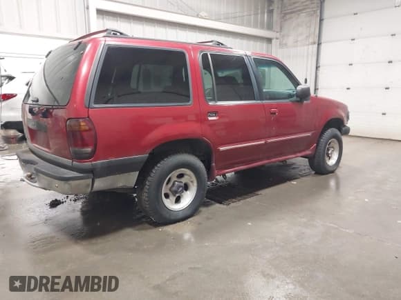 ✅ 1999 Ford Explorer XLT • VIN: 1FMZU34EXXUB52840 • Lot: 43399755. Wystawiony na IAAI z przebiegiem 153 995 mil. Bezpłatny archiwum sprzedaży aukcyjnych z USA i szczegółowy raport historii pojazdu na DreamBid. Zdjęcie 4.