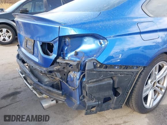 ✅ 2014 BMW 4 Series 435i xDrive • VIN: WBA3R5C59EK189019 • Lot: 41919215. Listed on IAAI with 236,908 mi. Free auction sales archive from the USA and detailed vehicle history report at DreamBid. Image 21.