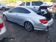 ✅ 2015 Mercedes-Benz C 250 • VIN: WDDGJ4HB1FG372798 • Lot: 41968536. Wystawiony na IAAI z przebiegiem 56 007 mil. Bezpłatny archiwum sprzedaży aukcyjnych z USA i szczegółowy raport historii pojazdu na DreamBid. Zdjęcie 3.