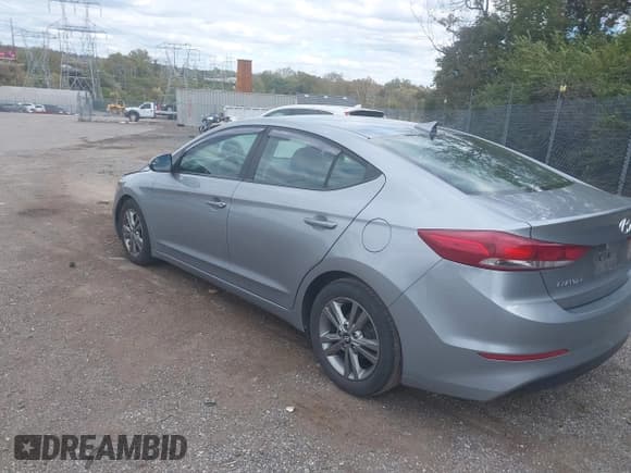 ✅ 2017 Hyundai Elantra SE • VIN: 5NPD84LF8HH143441 • Lot: 43533667. Listed on IAAI with 398,476 mi. Free auction sales archive from the USA and detailed vehicle history report at DreamBid. Image 3.