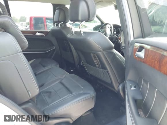 ✅ 2015 Mercedes-Benz GL 550 • VIN: 4JGDF7DE0FA472857 • Лот: 42309286. Опубликован ранее на IAAI с пробегом 93 088 миль. Бесплатный доступ к архиву аукционных продаж из США и подробный отчёт об истории автомобиля на DreamBid. Изображение 8.