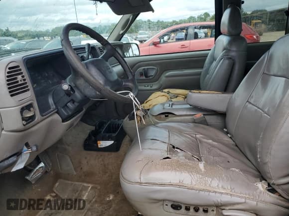 ✅ 1998 GMC Sierra 1500 • VIN: 1GTEK19R1WR500406 • Лот: 59254225. Опубликован ранее на Copart с пробегом 271 184 миль. Бесплатный доступ к архиву аукционных продаж из США и подробный отчёт об истории автомобиля на DreamBid. Изображение 7.