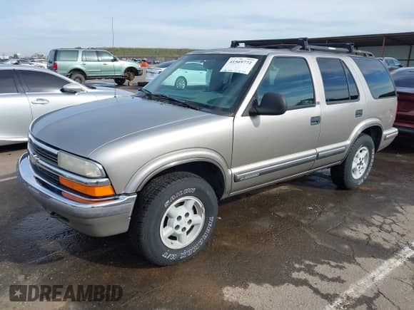 1998 Chevrolet Blazer LT with VIN 1GNDT13W6W2299562, listed as a IAAI auction lot 41569772 with 132,506 mi miles and . Bid and sale history available at DreamBid. Image 2.