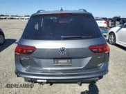 ✅ 2020 Volkswagen Tiguan SE • VIN: 3VV2B7AX1LM096151 • Lot: 87059725. Wystawiony na Copart z przebiegiem 54 901 mil. Bezpłatny archiwum sprzedaży aukcyjnych z USA i szczegółowy raport historii pojazdu na DreamBid. Zdjęcie 6.
