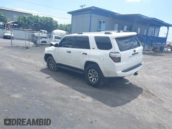 ✅ 2023 Toyota 4Runner SR5 • VIN: JTEMU5JR3P6152549 • Lot: 43295731. Listed on IAAI with 34,040 mi. Free auction sales archive from the USA and detailed vehicle history report at DreamBid. Image 3.