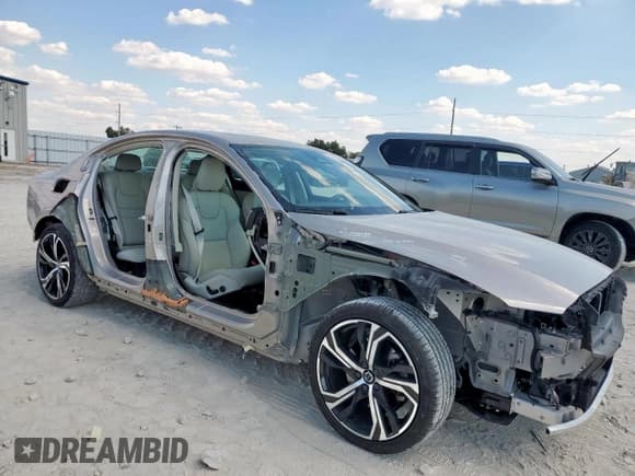 ✅ 2023 Volvo S60 Plus Dark Theme • VIN: 7JRL12TW2PG236562 • Лот: 82007625. Опубликован ранее на Copart с пробегом 10 851 миль. Бесплатный доступ к архиву аукционных продаж из США и подробный отчёт об истории автомобиля на DreamBid. Изображение 4.