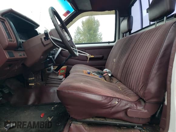 ✅ 1993 Nissan Frontier • VIN: 1N6SD11S9PC352714 • Lot: 82547445. Wystawiony na Copart z przebiegiem 235 497 mil. Bezpłatny archiwum sprzedaży aukcyjnych z USA i szczegółowy raport historii pojazdu na DreamBid. Zdjęcie 7.